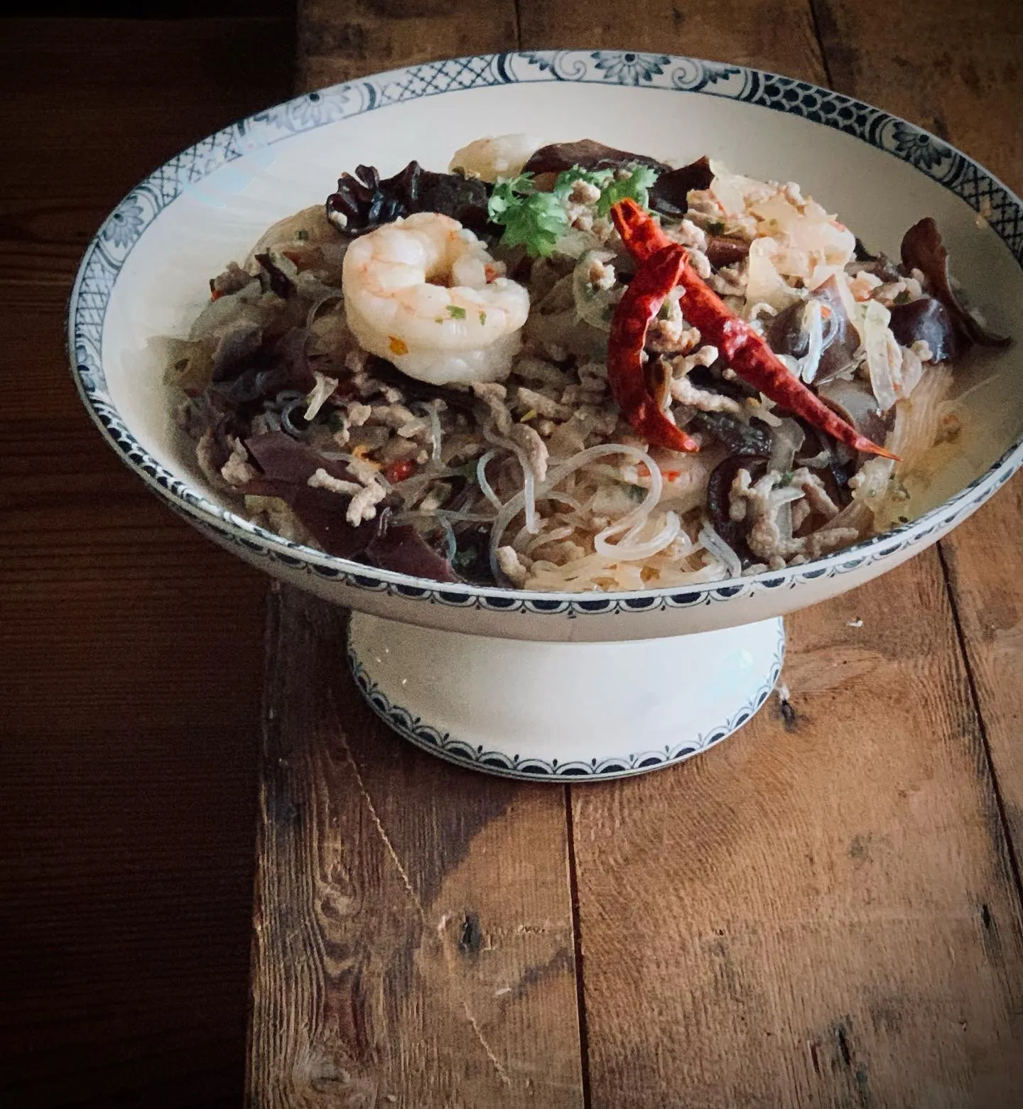 ����ƥ������Υ���ݡ��Ȼ��������դ�����Ϸ�����������ȥ�����ơ�������ڤΥơ��֥���֤��줿�����ʿ�������