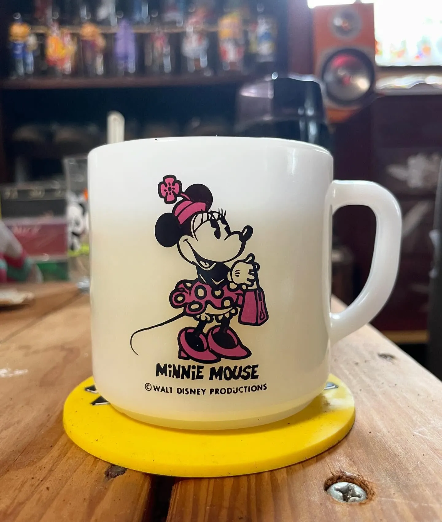 �ߥˡ��ޥ����������줿������ơ����Υǥ����ˡ��ޥ����åפ������ơ��֥���֤��줿��ȥ��ʥ��쥯����󥢥��ƥ�