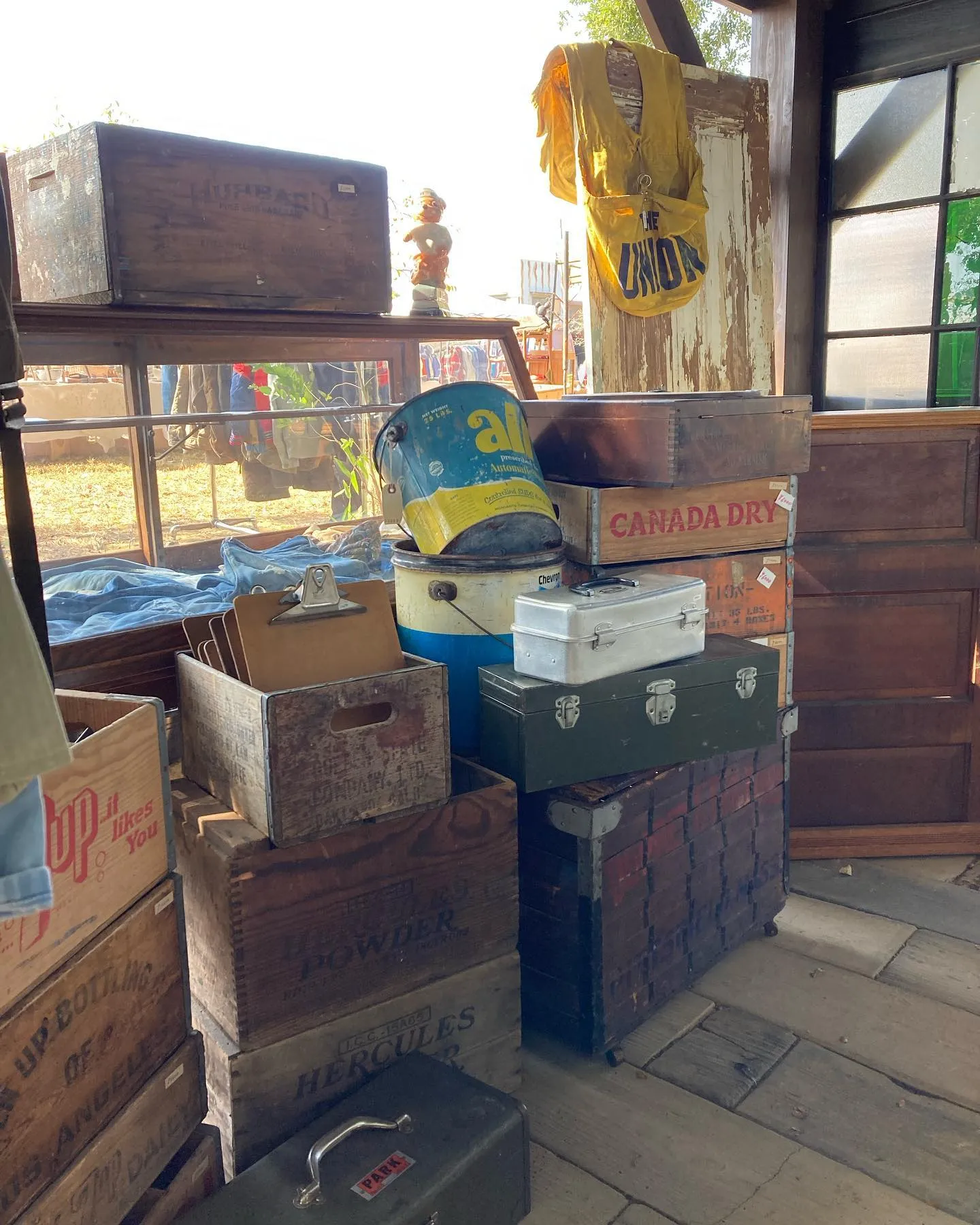 Antiques Inn�β��֡������¤�CANADA DRY����Ȣ�������ơ�������Ȣ���֥ꥭ�̤ʤɤΥ���ꥫ�󥢥�ƥ��������ߤΥǥ����ץ쥤