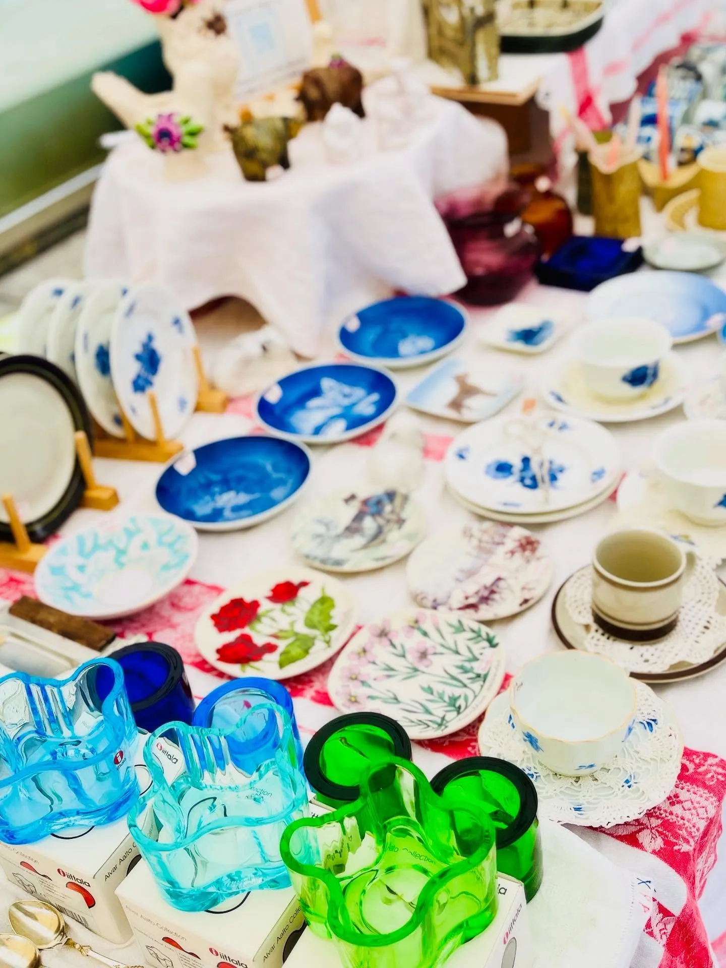 �Ļ��ŻԤν�Ź�ơ��֥���¤֥���ƥ���������䥫��ե�ʥ��饹�郎�̤�ޡ����åȥ֡�����Ÿ������