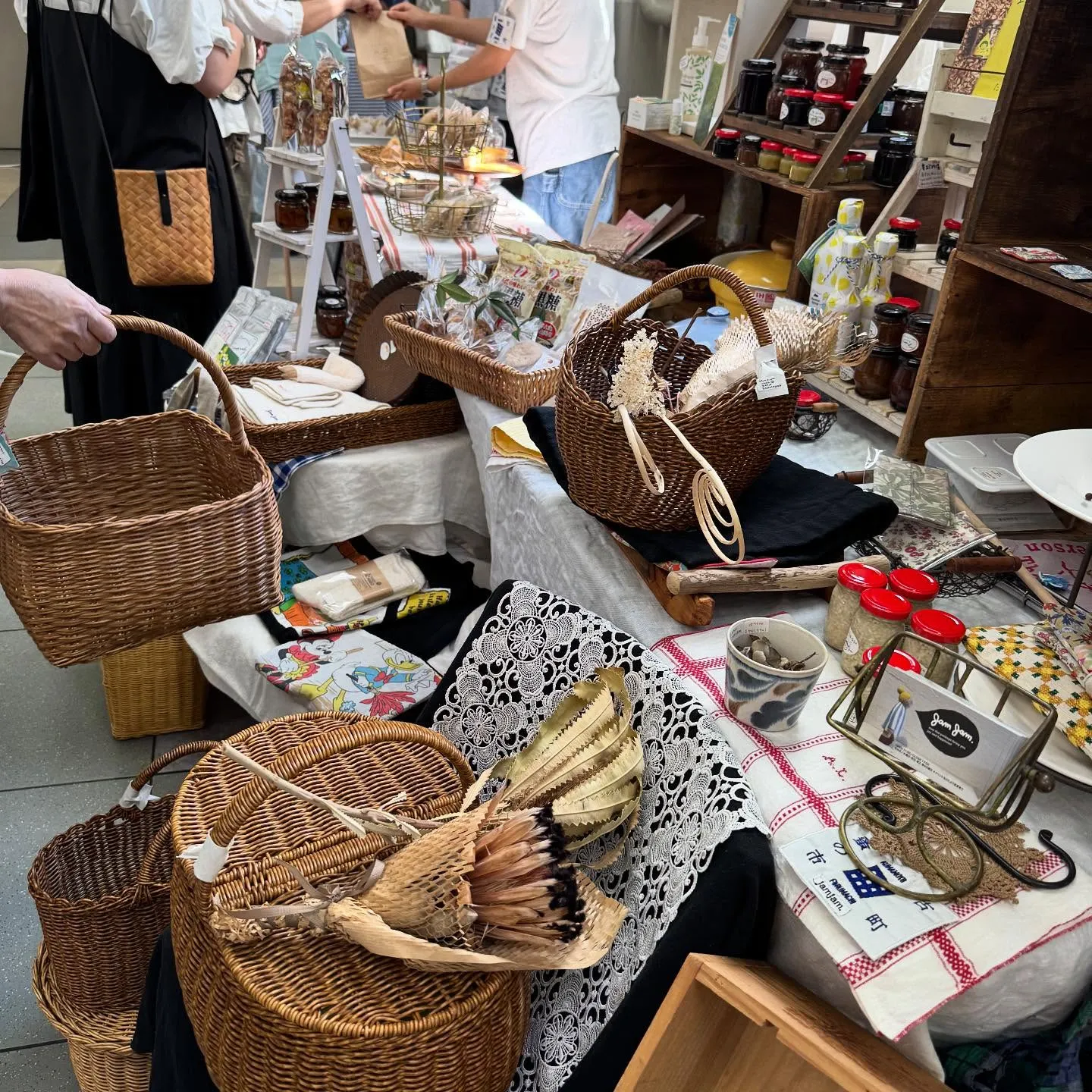 ���ܻԥ��꡼��MS�ӥ�ǳ����줿��Į�¤λԤβ���֡���������ƥ��������ߤ��ƥХå���������ơ�����ʪ���¤����䤫�ʥޡ����åȥơ��֥������