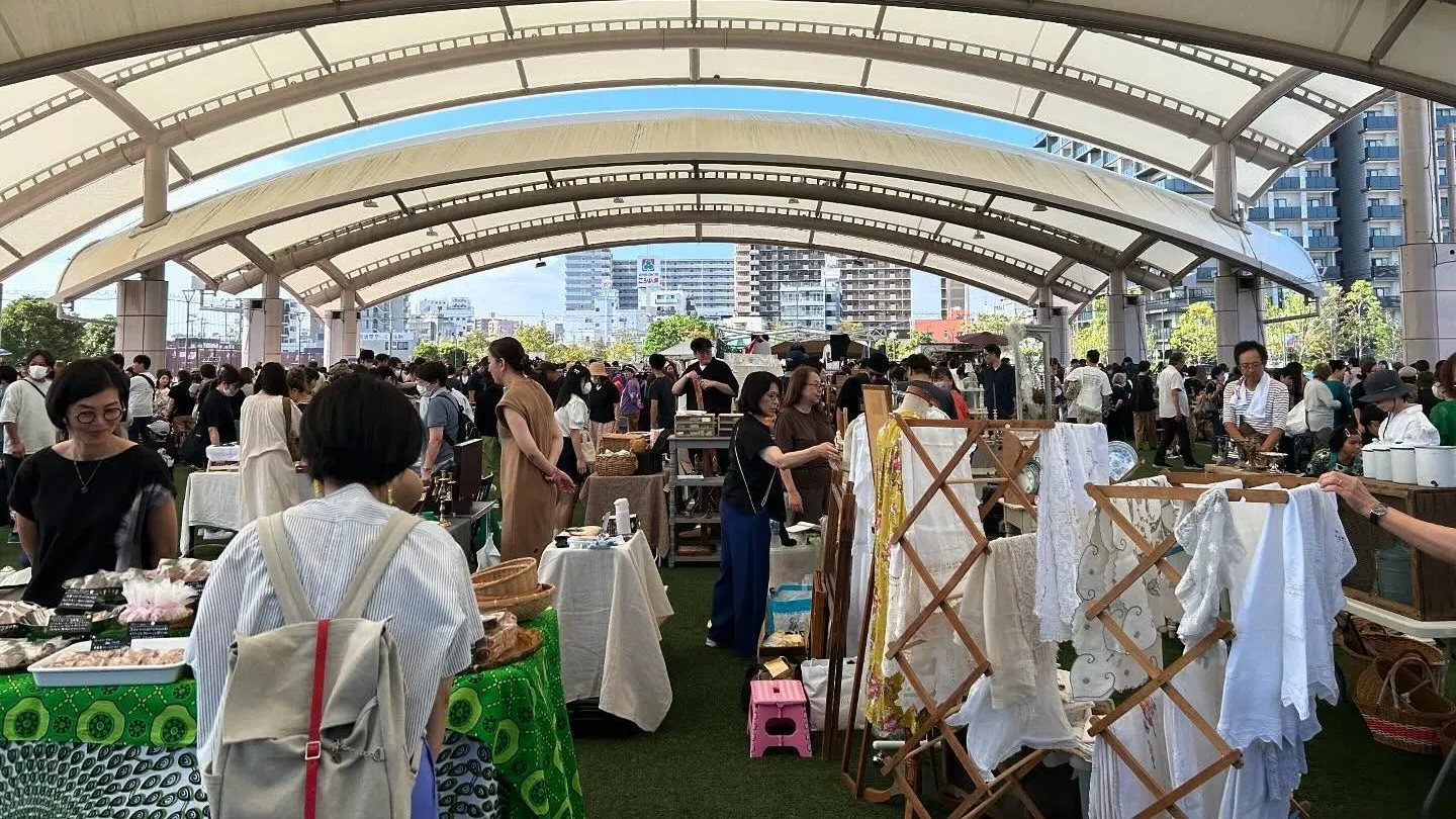 �����祢��ƥ������ޡ����åȤβ��ǡ�¿�������Ԥ�����ƥ��������ߤ��ƻ�񡢥�����ơ�������Υ֡�������ʤ����㤤ʪ��ڤ��ರ���դ���������襤