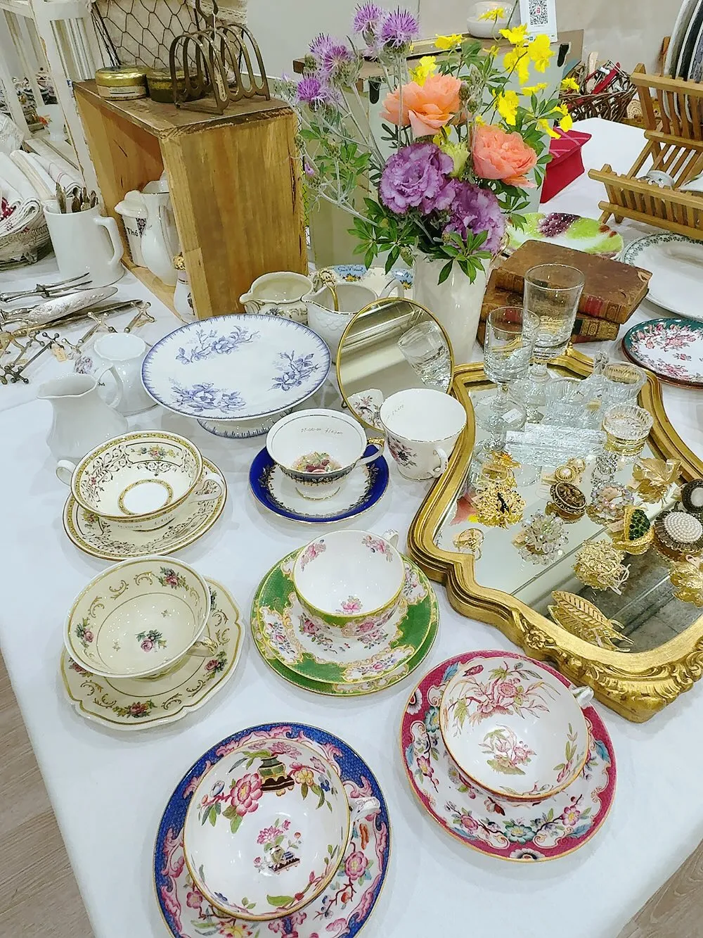 �����¤λԤˤ���Ũ�ʥ���ƥ��������郎�¤٤��Ƥ����ͻ�