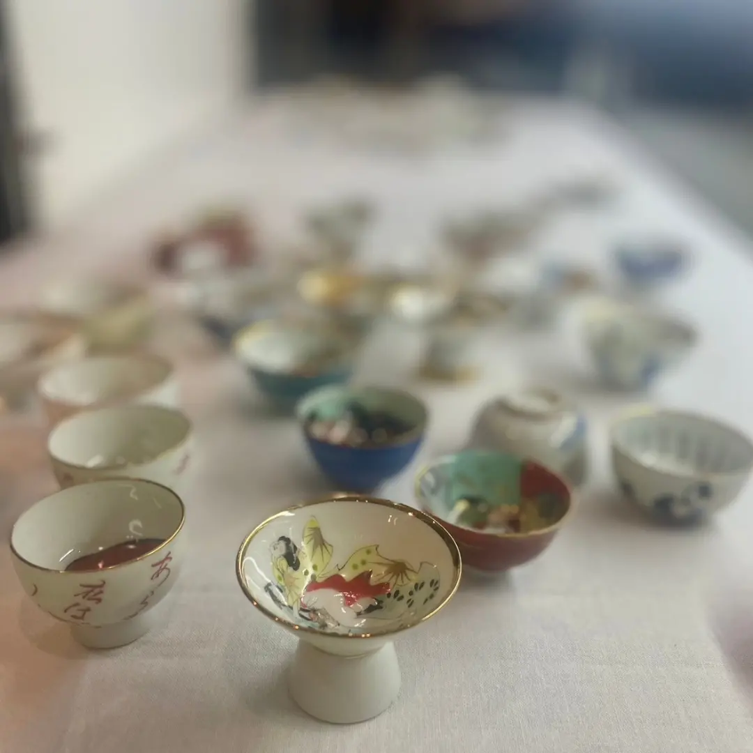 ��ơ�����Ǥβ����¤ֿ����Τ��������쥯����󡢽ղ褬�����줿�֤��濴�˥ơ��֥���¤֥���ƥ���������Ÿ������