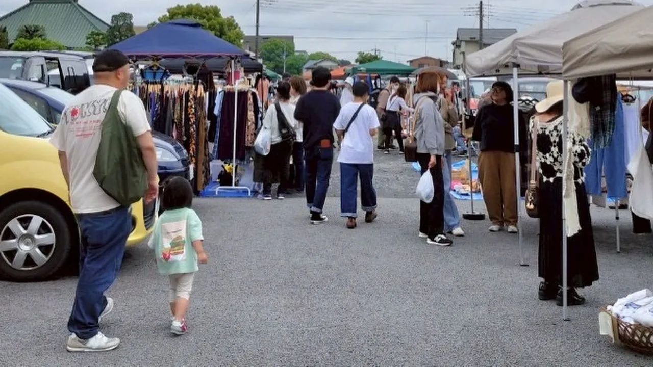 ���ڸ����ڻԤǳ��Ť���뤯��Τޤ��ե꡼�ޡ����åȤβ��ǡ��ƥ�Ȥ��¤Ӹ���仨�ߤ򸫤Ʋ�����Ԥ����臘�����ޡ����åȤ�����