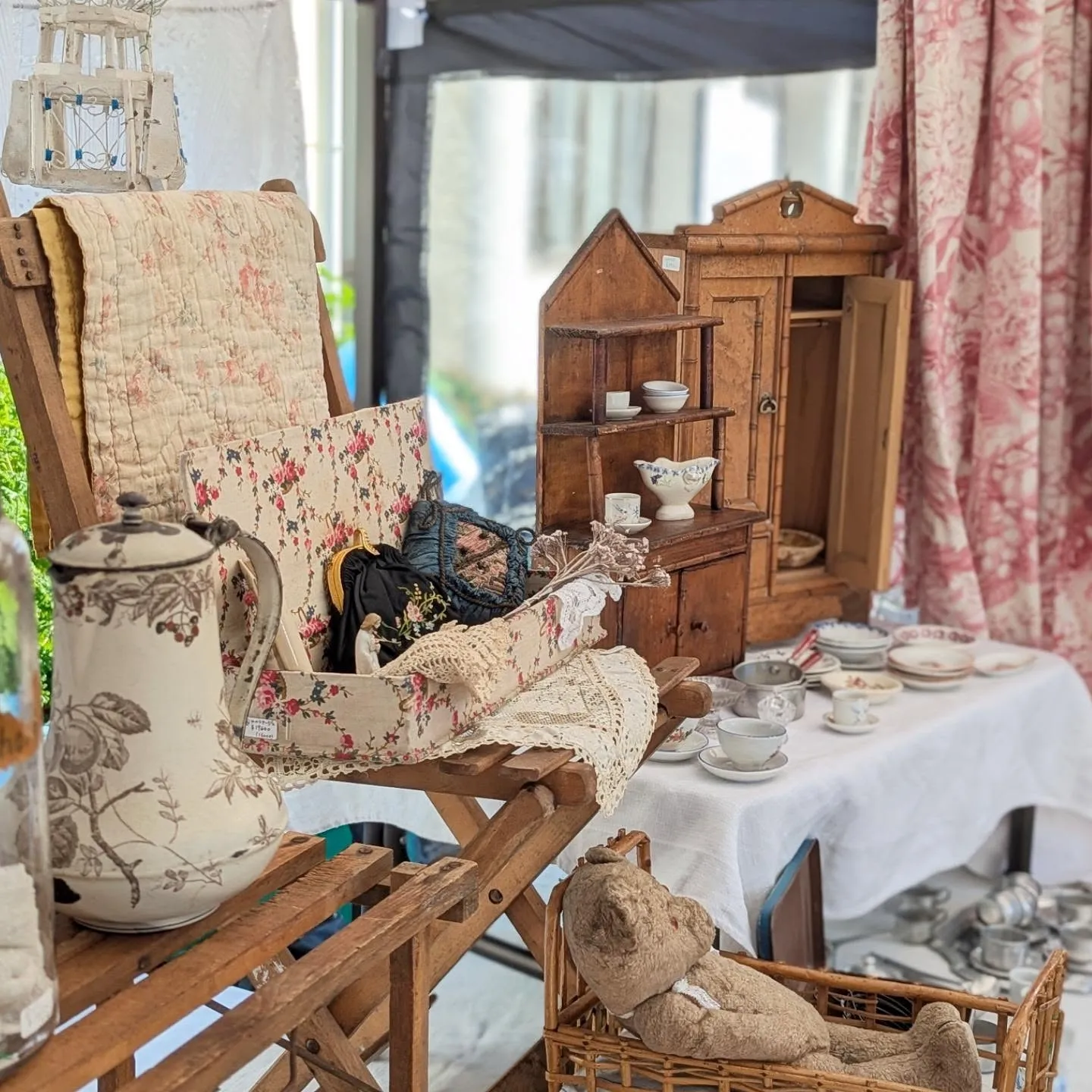 ̾�Ų�����ƥ������ޡ����åȤν�Ź�֡������¤֥�����ơ��������Ť��ȶ񡢥졼���仨�ߤʤɲ����ߤΤ��륢��ƥ����������ƥबŸ�����줿����åפ��ͻ�