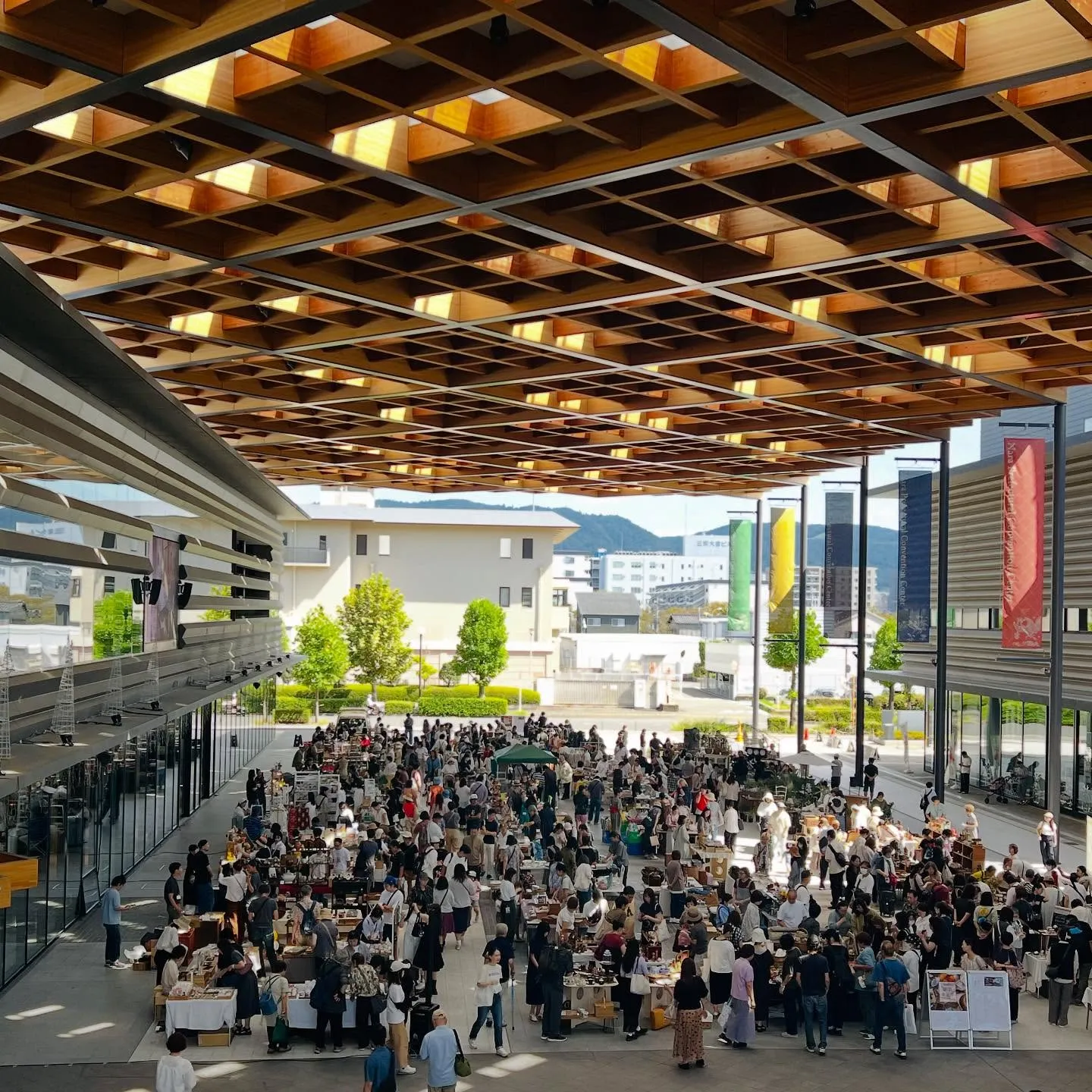 �����¤λԤ�¿���οͤ�����ŷʿ������粰�����˹����륢��ƥ������ޡ����åȤ����襤����