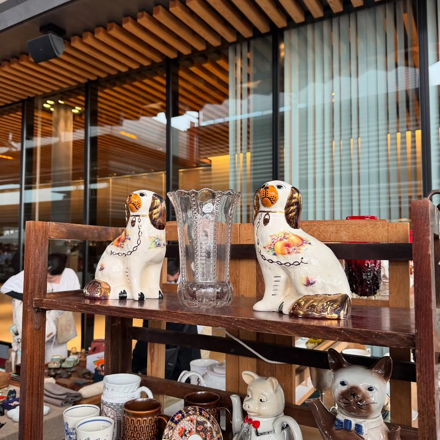 �����¤λԤΥ֡������¤֥���ƥ������θ���ƫ����ʪ�ȥ��饹�ִ�Υǥ����ץ쥤����