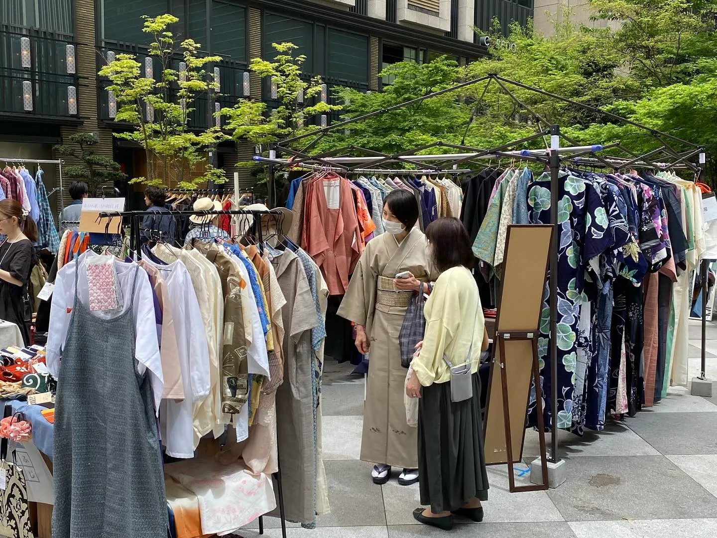 ���ܶ�����ɼ�Į���̤�ǳ��Ť����ˤۤ�Ф�����Ԥǡ���ʪ�����ʤ������θ��夬�¤֥֡��������Ԥ����Ʋ�벰���ޡ����åȤ�����