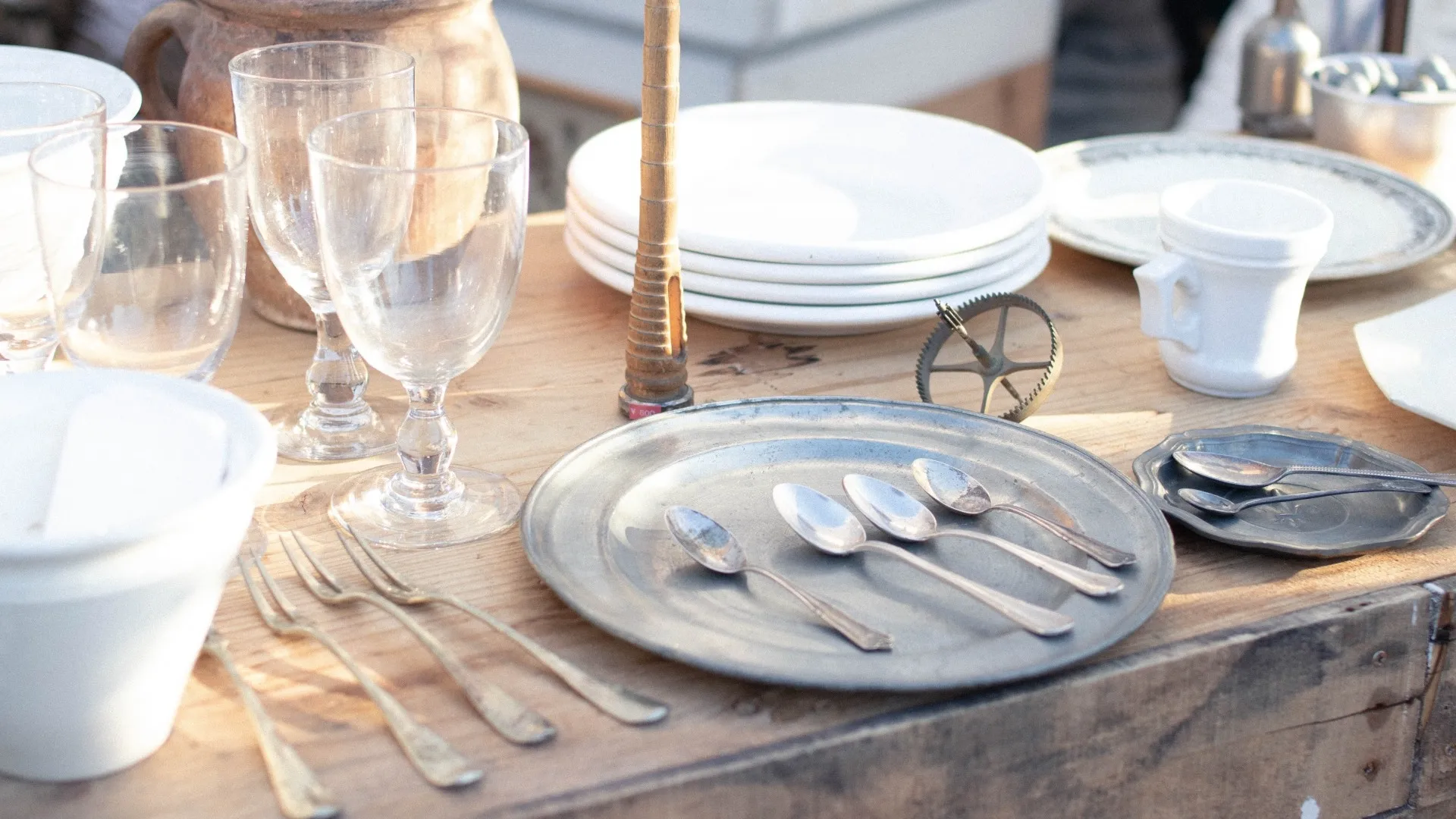 ��Į�¤λԤˤ���Ũ�ʥ���ƥ��������ߤ俩�郎�¤٤��Ƥ����ͻ�