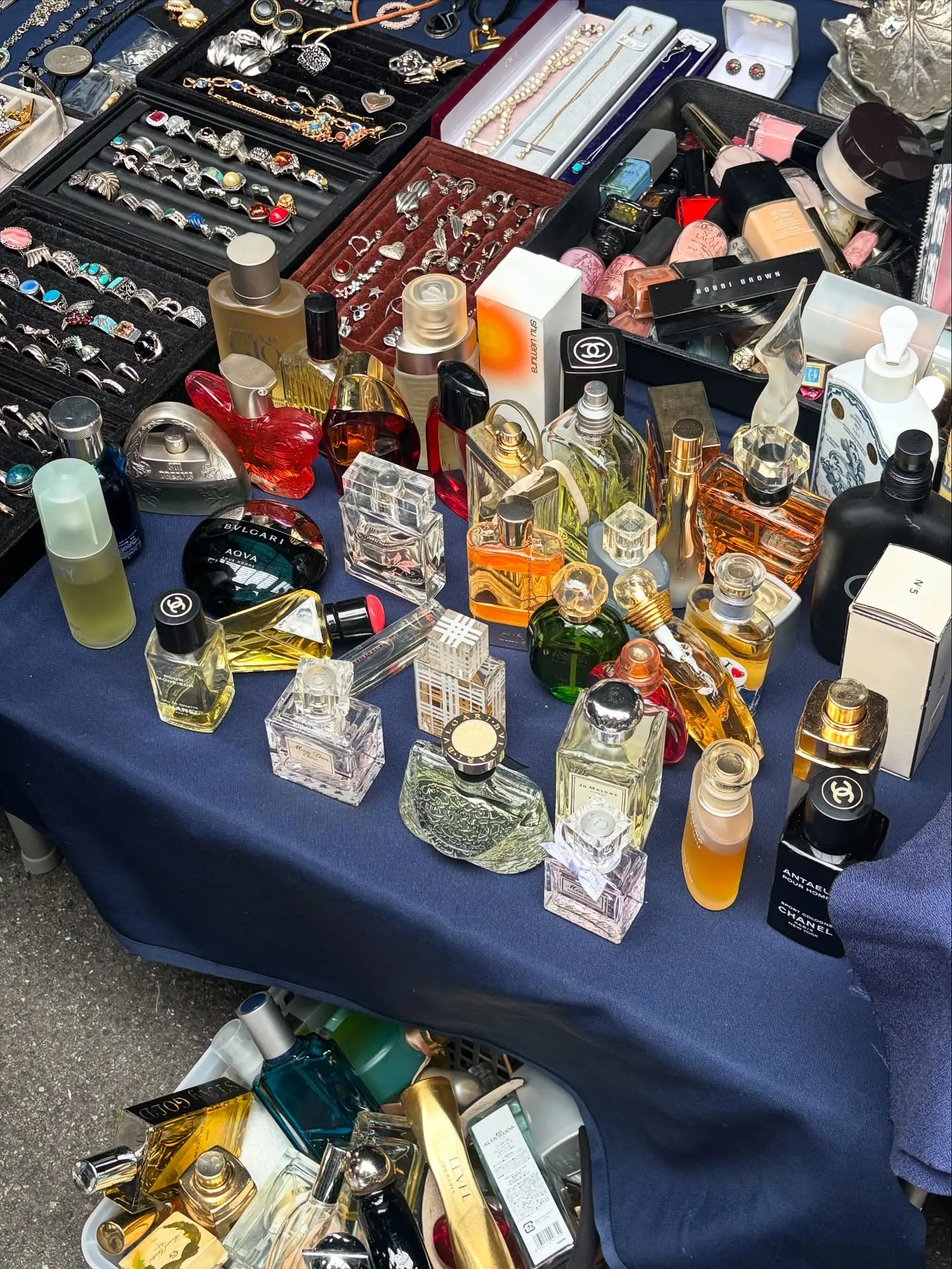 ��涥�Ͼ�Υե�ޤǹ���Ӥ䥢��ƥ������ӡ����饹�Ӥ䥢��ƥ��������������꡼�ʤɤ��¤��ͻ�