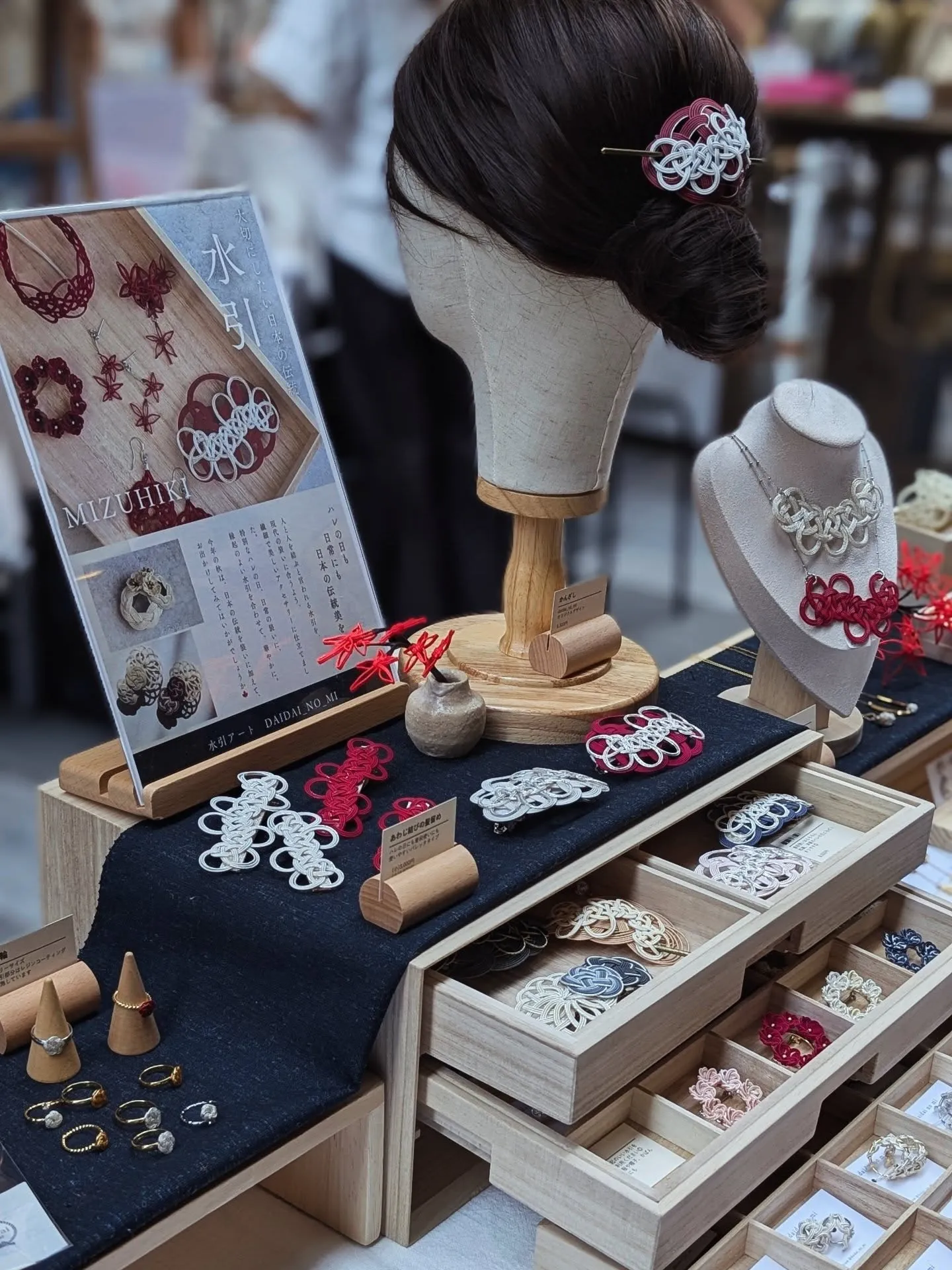 ���ܶ�OLD NEW MARKET�Υ���եȥ֡����ǿ�����������꡼���������ݤ�ȱ���꤬�¤ӡ��¤Υǥ�����������Ÿ�����줿�ޡ����åȤΰ��