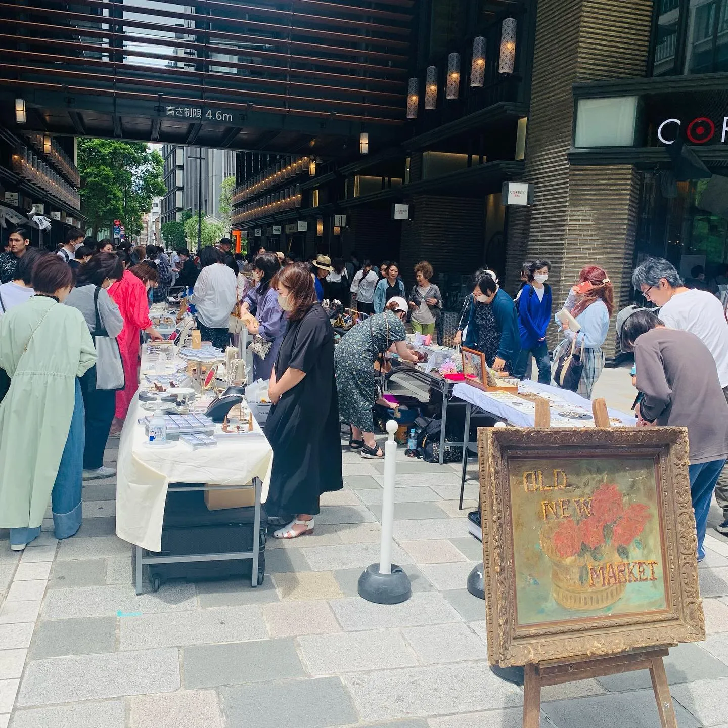 ���ܶ�OLD NEW MARKET�ǥ���ƥ������䥯��եȺ��ʤΥơ��֥뤬�¤ӡ���ˤ����̤��¿�������Ԥ����ˤ��䤫�ʲ����ޡ����å�����