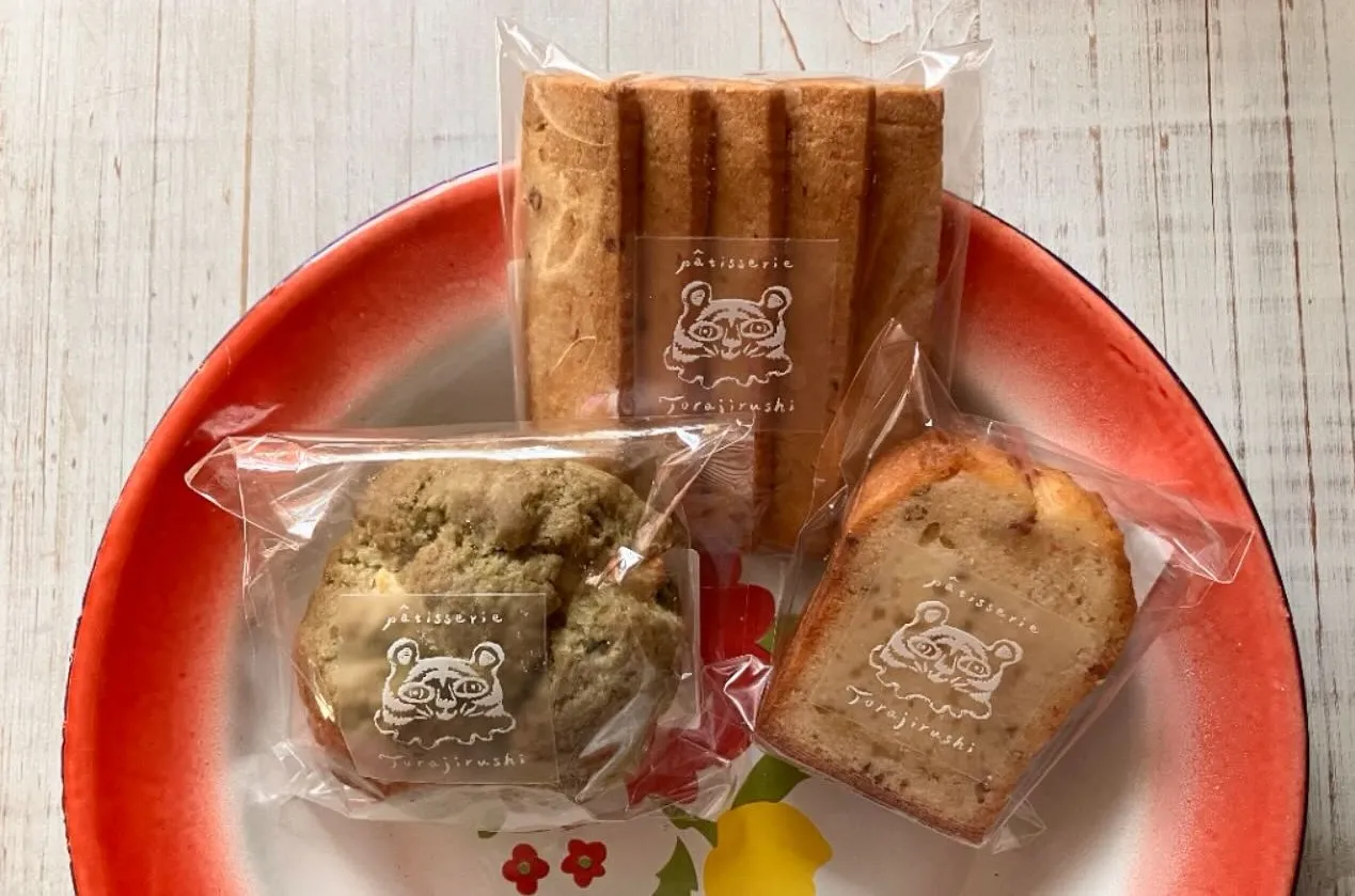 �����¤λԤǹ��������Ƥ��ۻҤ��¤��֤����ξ�ˡ��������Υѥ���ɥ������ȥ��å������������֤��줿����ޡ����åȤΥ������ļ̿�