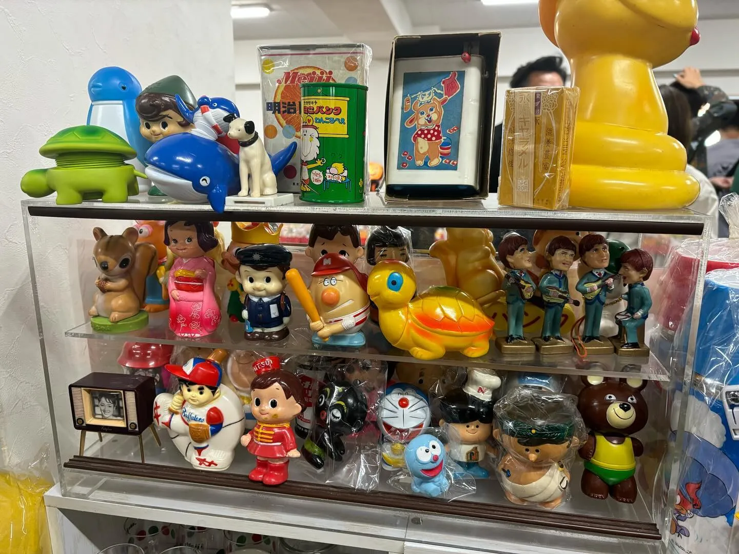 ���¥�ȥ��Ԥβ����¤־��¥���饯�����Υ��եӿͷ����ȥΥ٥�ƥ���񡢥�ȥ��������Υ��쥯�����Ÿ������