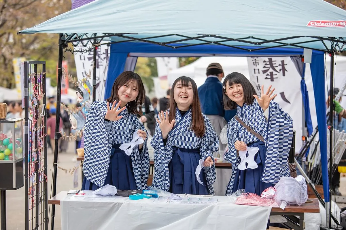 �Ŀ��ǳ��Ť������λԤβ������Ԥ�ޤ����Ź�֡����Υ����åդ��д�Ǽ�򿶤����䤫�ʥޡ����åȤ�����