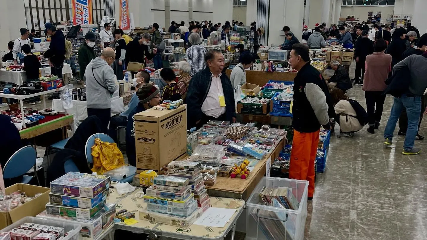 ���ͻ��ǥۡ���ǳ��Ť������������ɡ��ޡ����åȤβ����ǡ�¿�������Ԥ��ߥ˥������Ϸ���������ơ������ߤʤɤΥ��쥯�����������ƥब�¤֥֡������귡��Ф�ʪ��õ�����襤���ͻ�